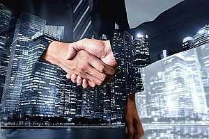 某公众号付费文章《讲个发财好机会》拆解单月营业额千万的玄学生意